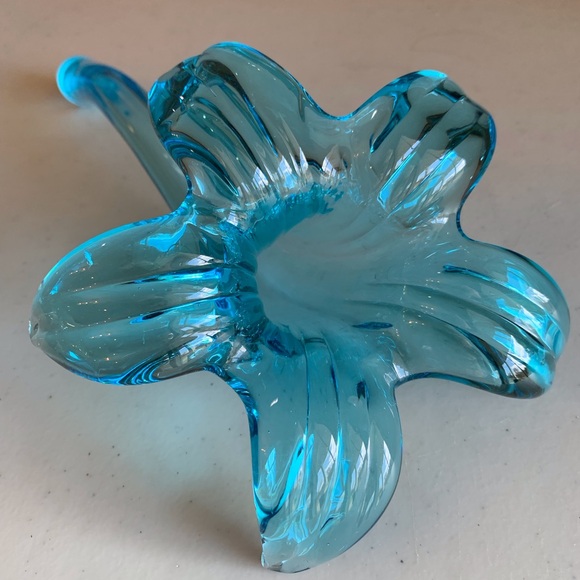 Aqua Blue Hand Blown Pulled Glass Epergne Flower Horn Vase - Picture 4 of 6